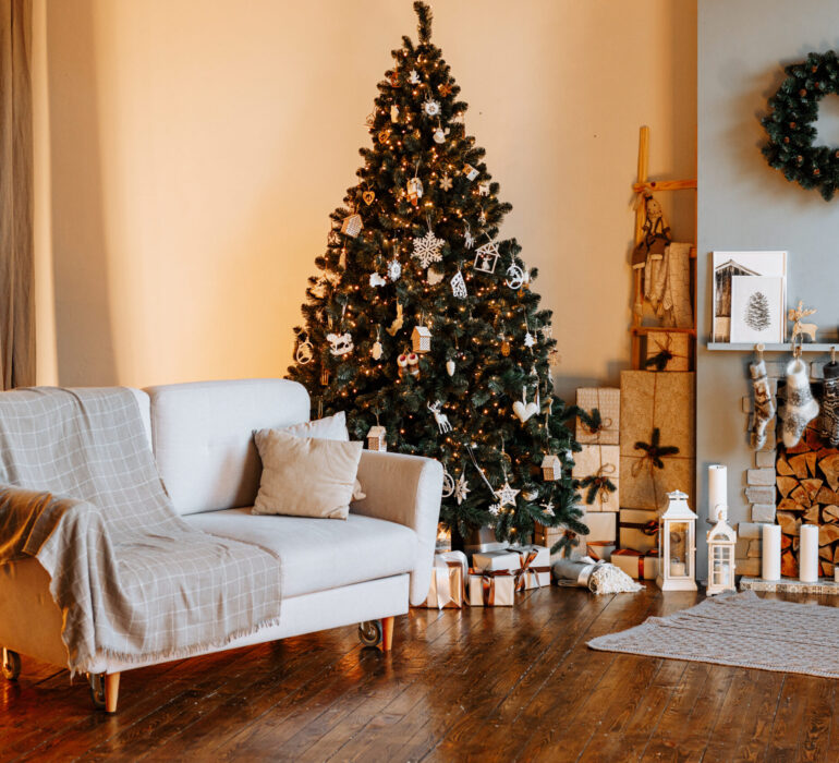 Festive,Interior,With,Decorated,Christmas,Tree,And,Fireplace